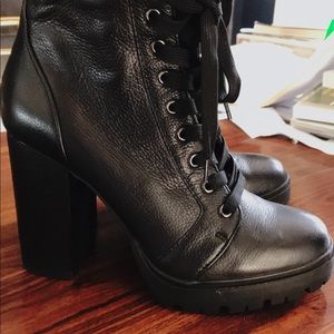 Steve Madden COMBAT BOOT WITH STACKED HEEL